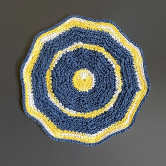 Crochet Trivet, Handmade Housewarming Gifts, Crochet Placemat Kitchen Decor - Picture 2 of 7